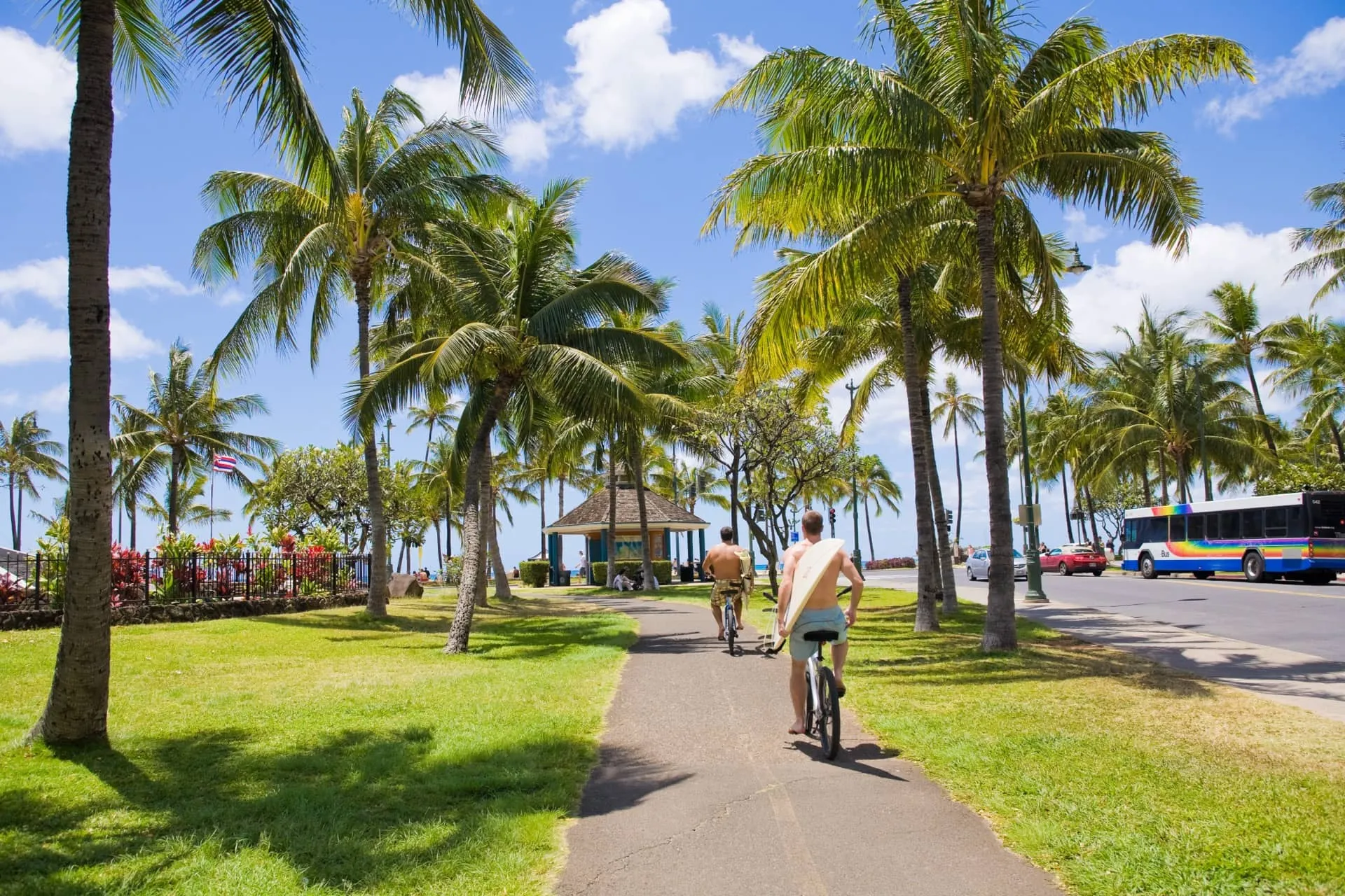ハワイで自転車に乗るならbiki。借り方や返し方、覚えておくべきルールも紹介